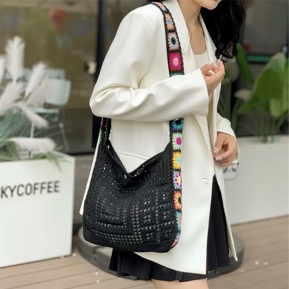 Floral Crochet Women's Shoulder Bag - Picture 2 of 3